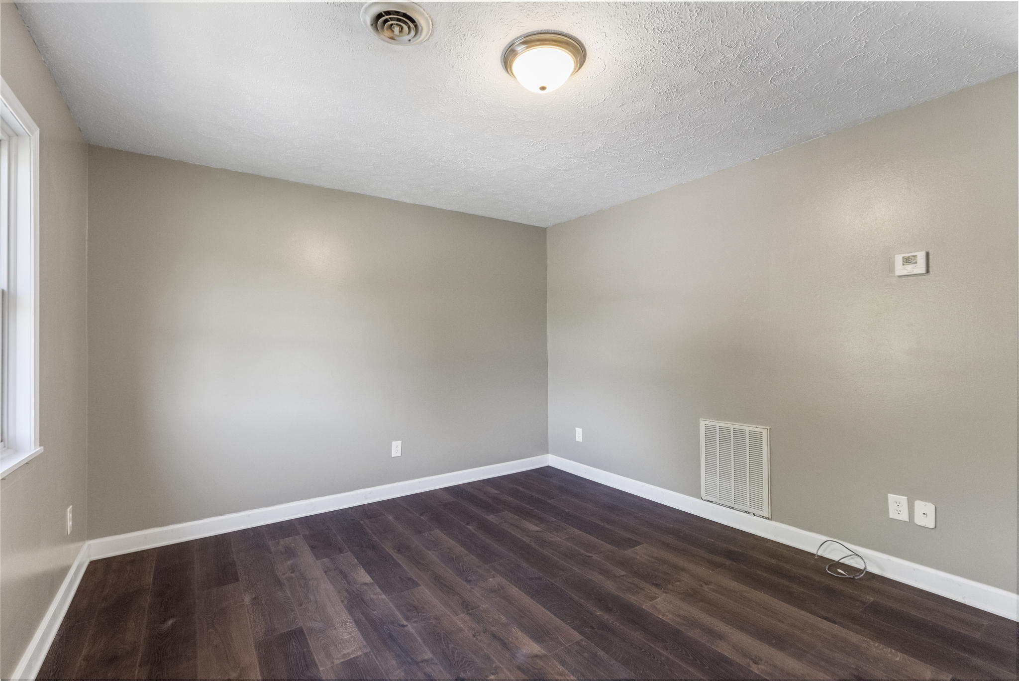 180 Hart Road, Unit 1 Elizabethton, TN 37643 - Photo 5 of 21 3-web-or-mls-217A4062