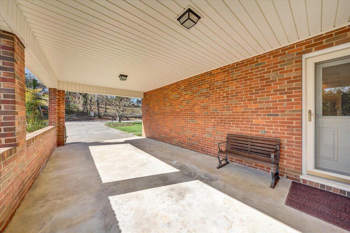 1155 Welch Road Southwest Roanoke, VA 24015 - Photo 17 of 51 CARPORT!