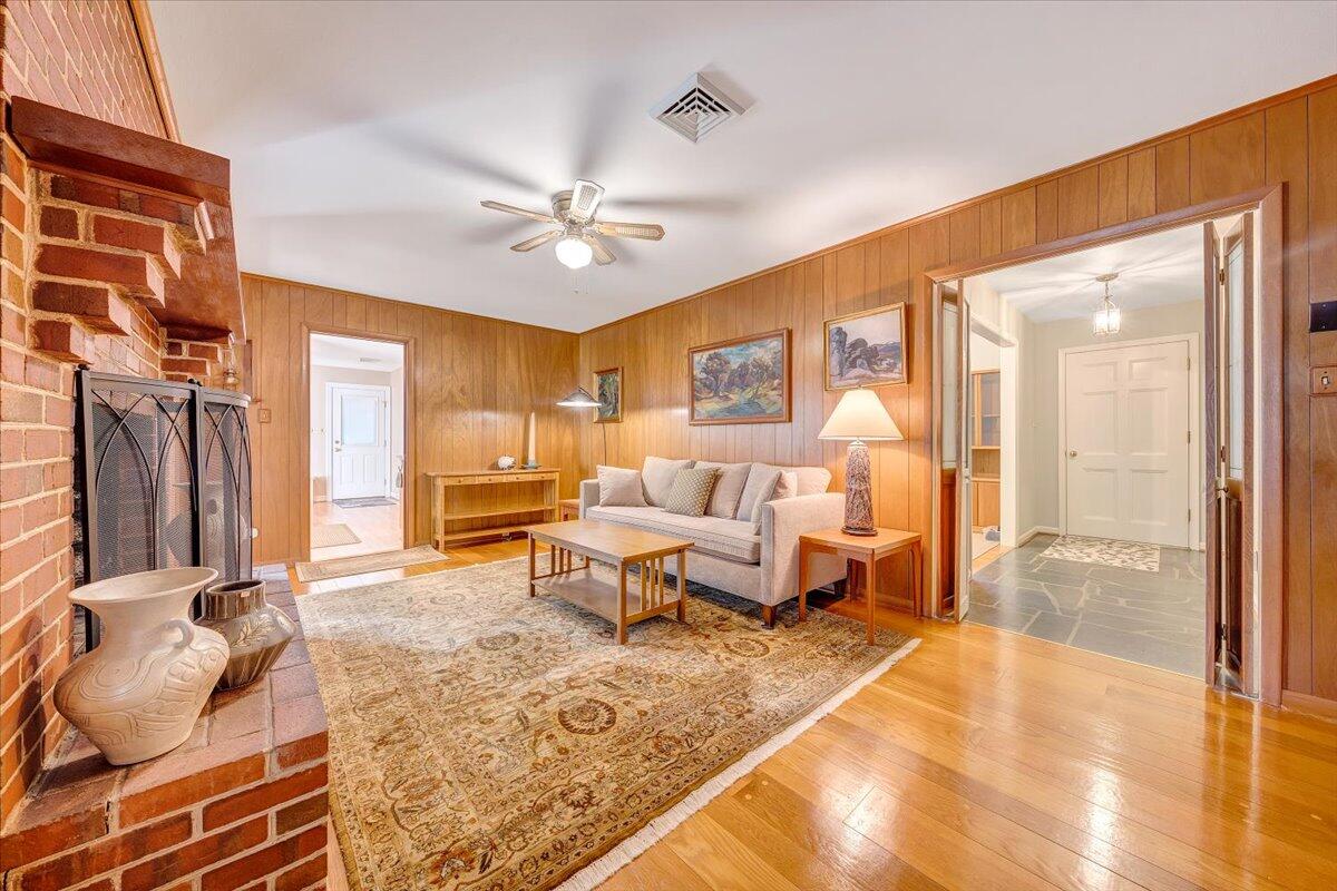 1155 Welch Road Southwest Roanoke, VA 24015 - Photo 21 of 51 FAMILY ROOM WITH FIREPLACE!