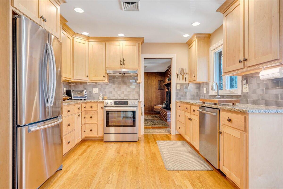 1155 Welch Road Southwest Roanoke, VA 24015 - Photo 25 of 51 CUSTOM KITCHEN!