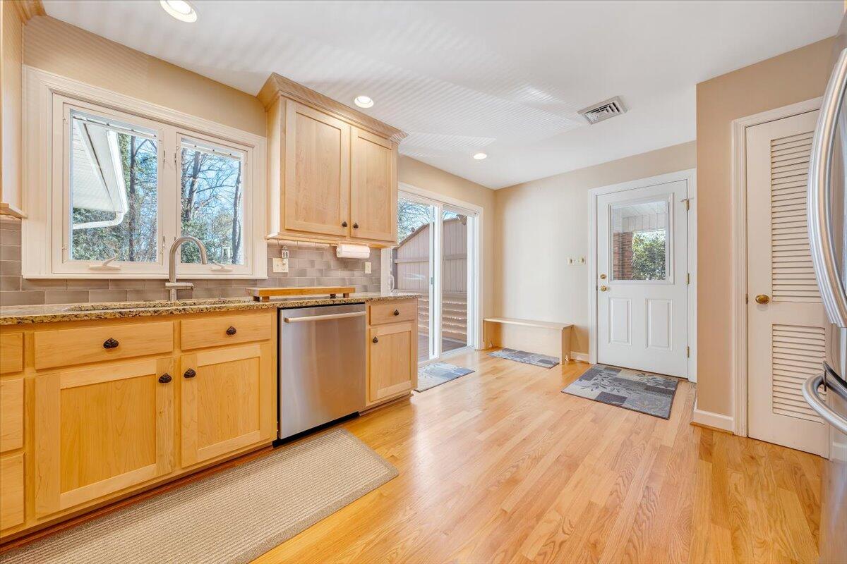 1155 Welch Road Southwest Roanoke, VA 24015 - Photo 26 of 51 CUSTOM CABINETS!