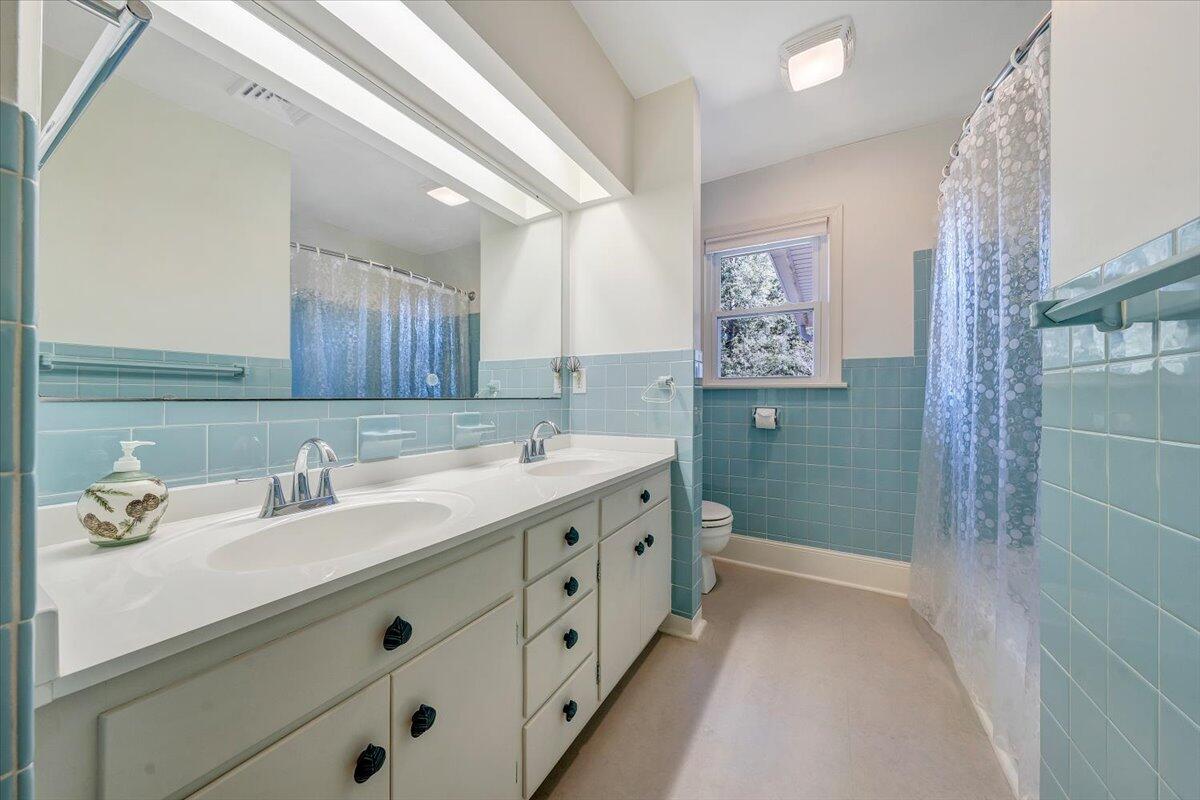 1155 Welch Road Southwest Roanoke, VA 24015 - Photo 34 of 51 GORGEOUS FULL BATH!