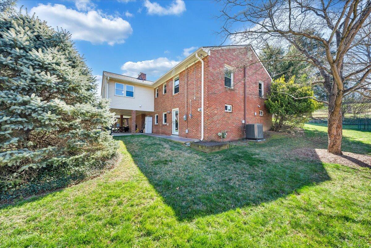 1155 Welch Road Southwest Roanoke, VA 24015 - Photo 8 of 51 GORGEOUS LANDSCAPING!