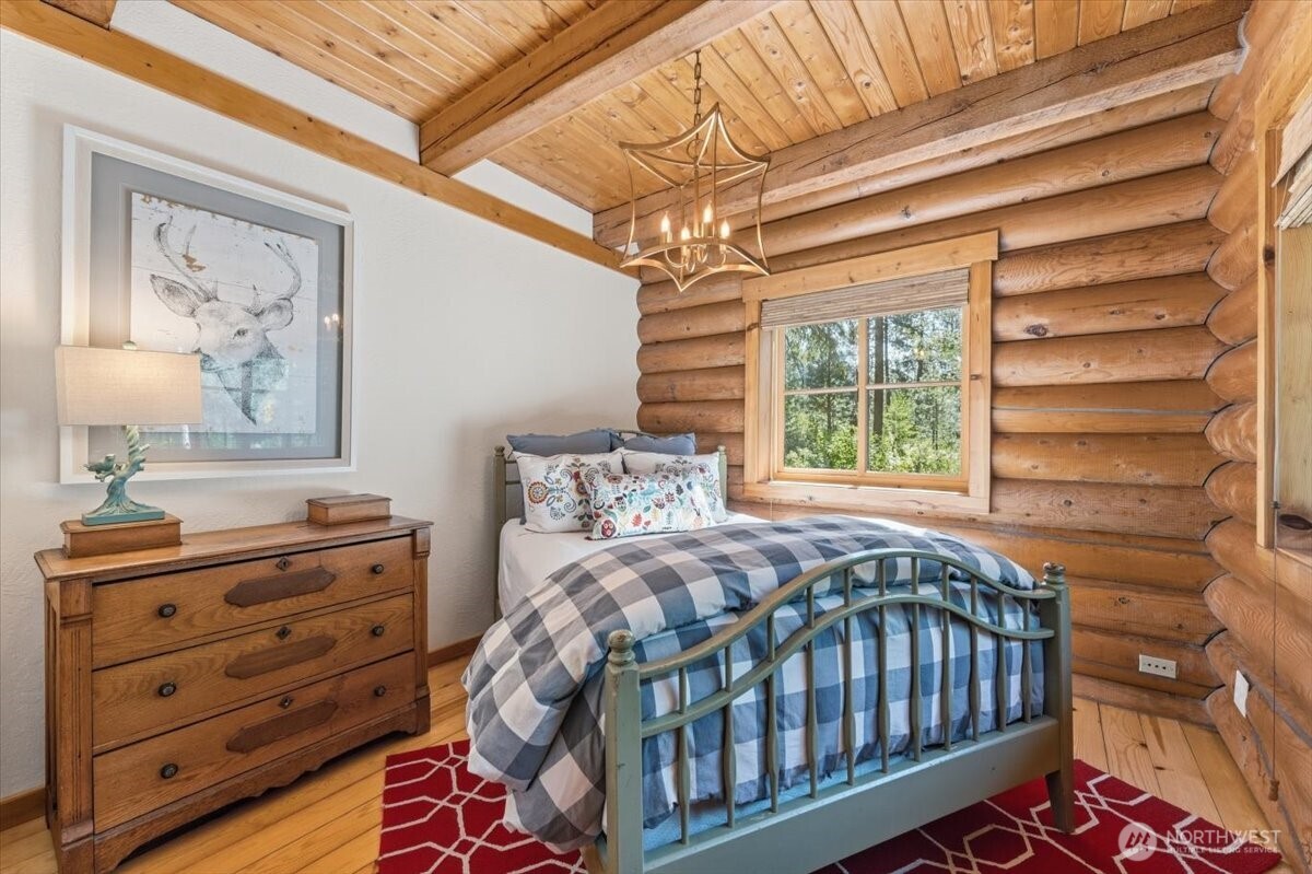 2250 First Crk Road Chelan, WA 98816 - Photo 21 of 39 a bedroom with a bed and a window