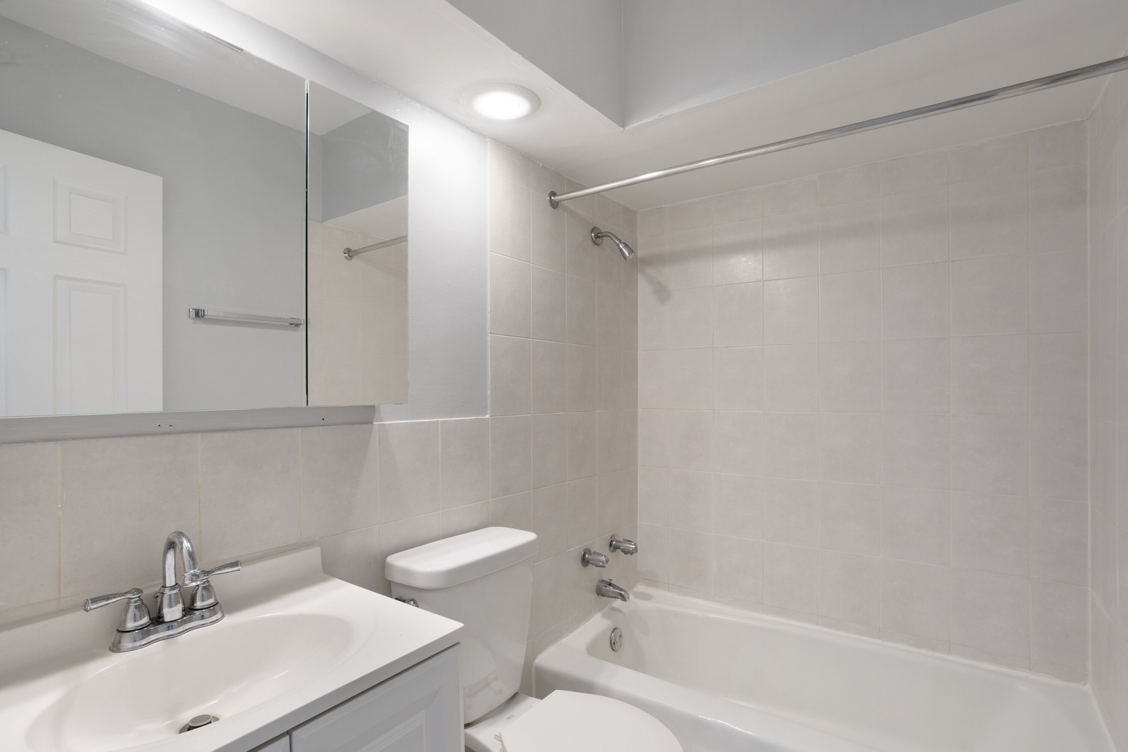6758 North Sheridan Road, Unit 535 Chicago, IL 60626 - Photo 10 of 13 Gallery Image 10