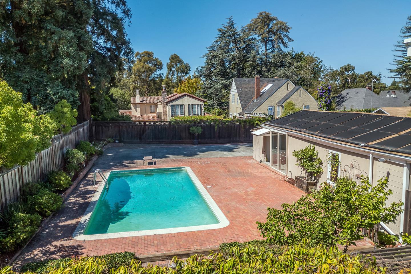 425 Hillcrest Road San Mateo, CA 94402 - Photo 37 of 48 a front view of a house with yard