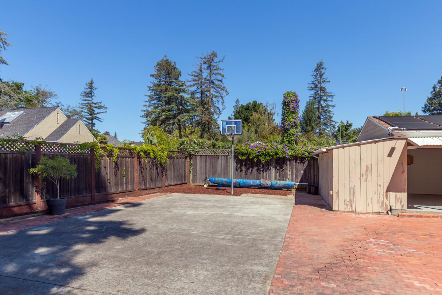 425 Hillcrest Road San Mateo, CA 94402 - Photo 44 of 48 a view of a backyard