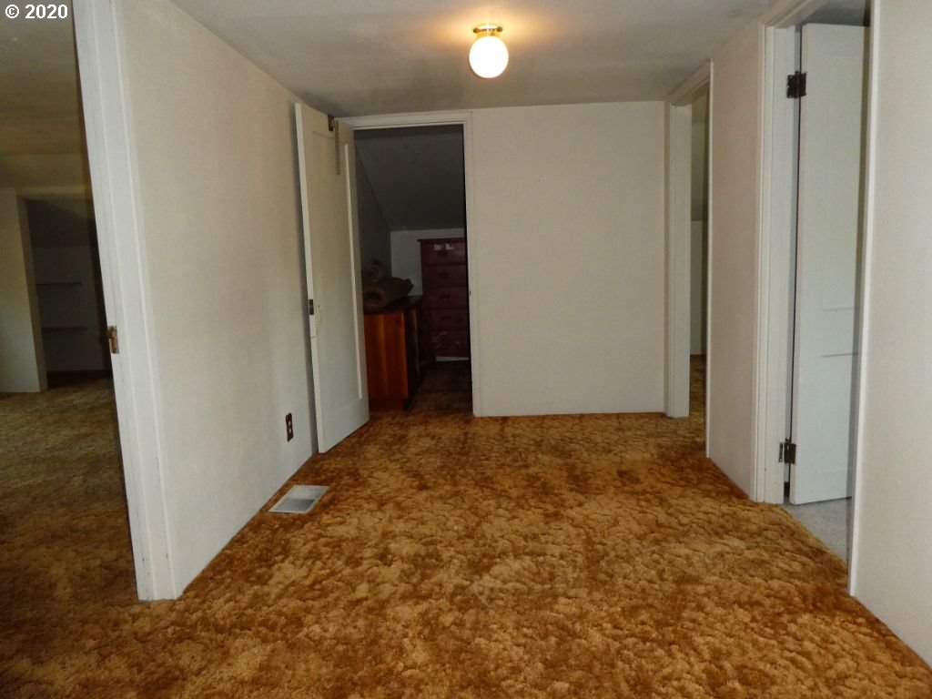 811 North Bank Road Roseburg, OR 97470 - Photo 14 of 32 Gallery Image 14