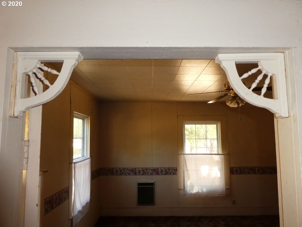 811 North Bank Road Roseburg, OR 97470 - Photo 4 of 32 Gallery Image 4