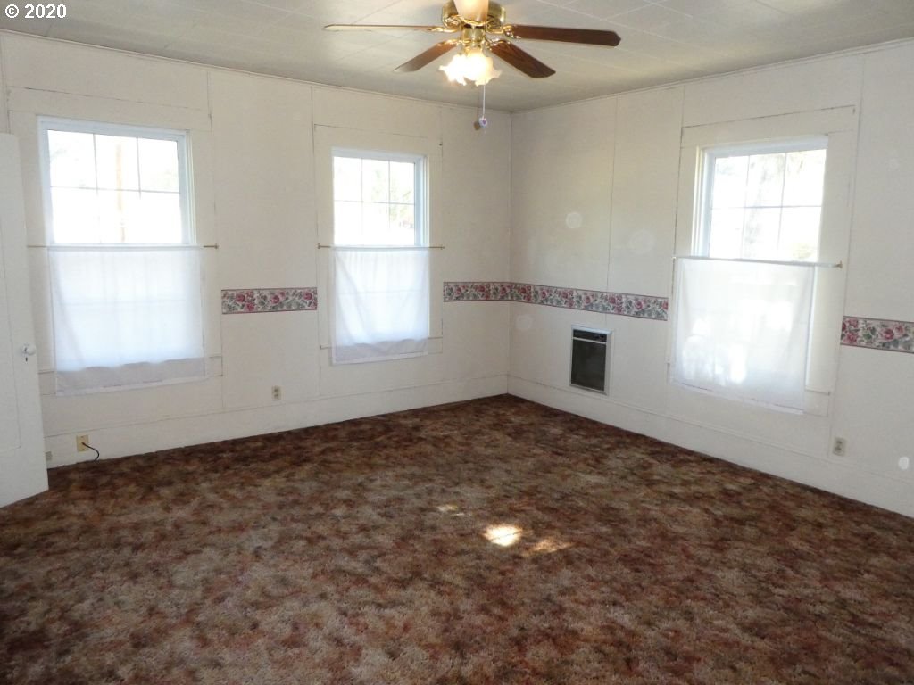811 North Bank Road Roseburg, OR 97470 - Photo 5 of 32 Gallery Image 5