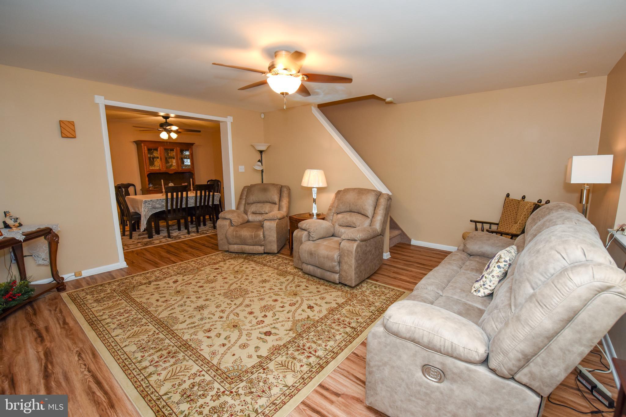 7946 Ferndale Street Philadelphia, PA 19111 - Photo 3 of 35 Living Room