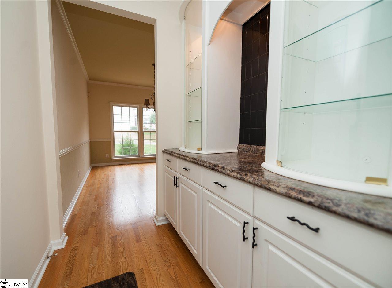 184 Timberleaf Drive Duncan, SC 29334 - Photo 12 of 36 Coffee Bar/Butler's Pantry
