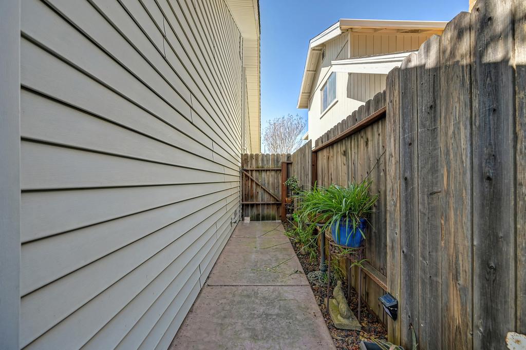 1172 Ravine View Drive Roseville, CA 95661 - Photo 22 of 24