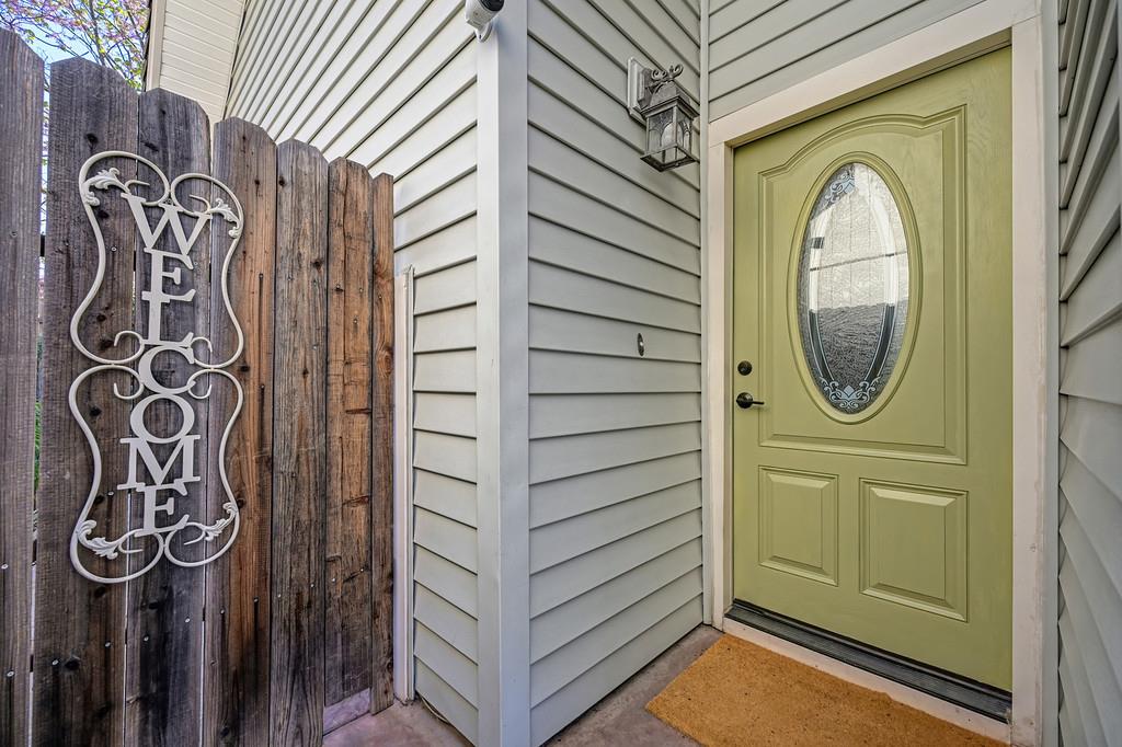 1172 Ravine View Drive Roseville, CA 95661 - Photo 3 of 24