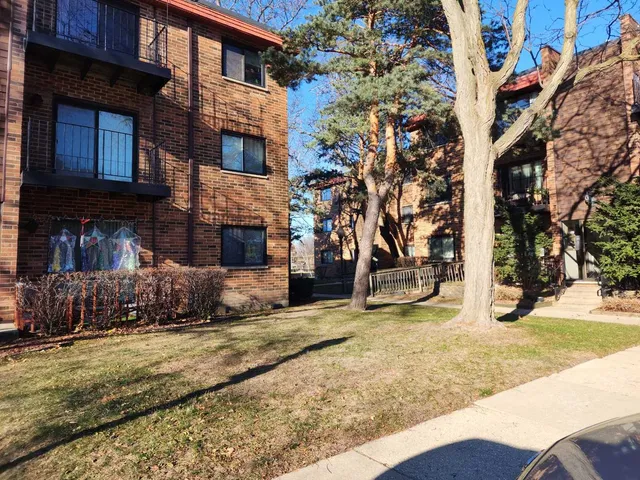$1,900 | 1781 West Algonquin Road, Unit 2B, Mount Prospect, IL 60056