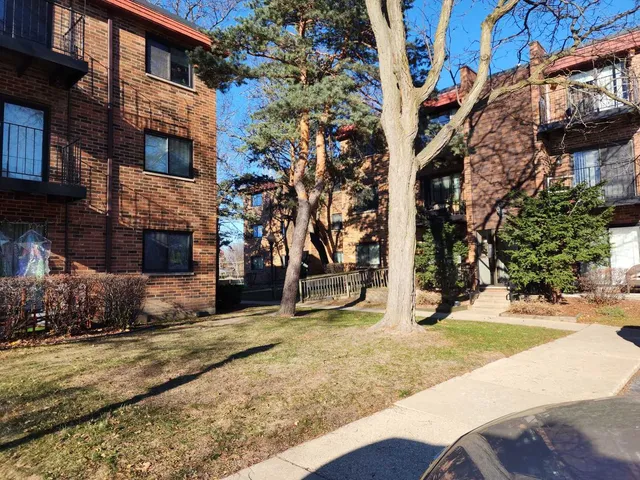 $1,900 | 1781 West Algonquin Road, Unit 2B, Mount Prospect, IL 60056