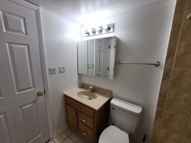 $1,900 | 1781 West Algonquin Road, Unit 2B, Mount Prospect, IL 60056