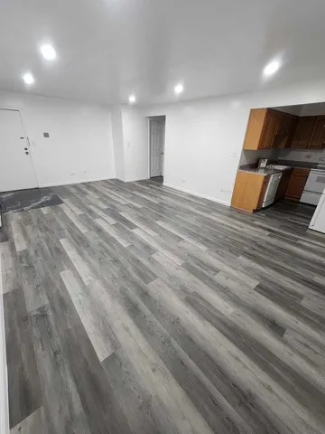 $1,900 | 1781 West Algonquin Road, Unit 2B, Mount Prospect, IL 60056