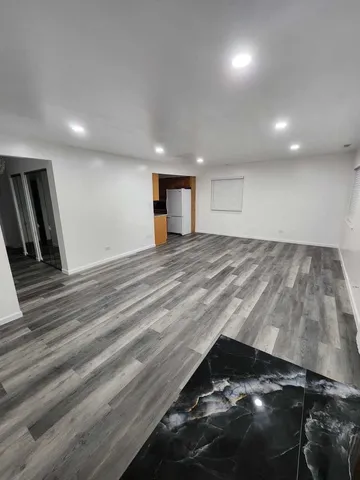 $1,900 | 1781 West Algonquin Road, Unit 2B, Mount Prospect, IL 60056