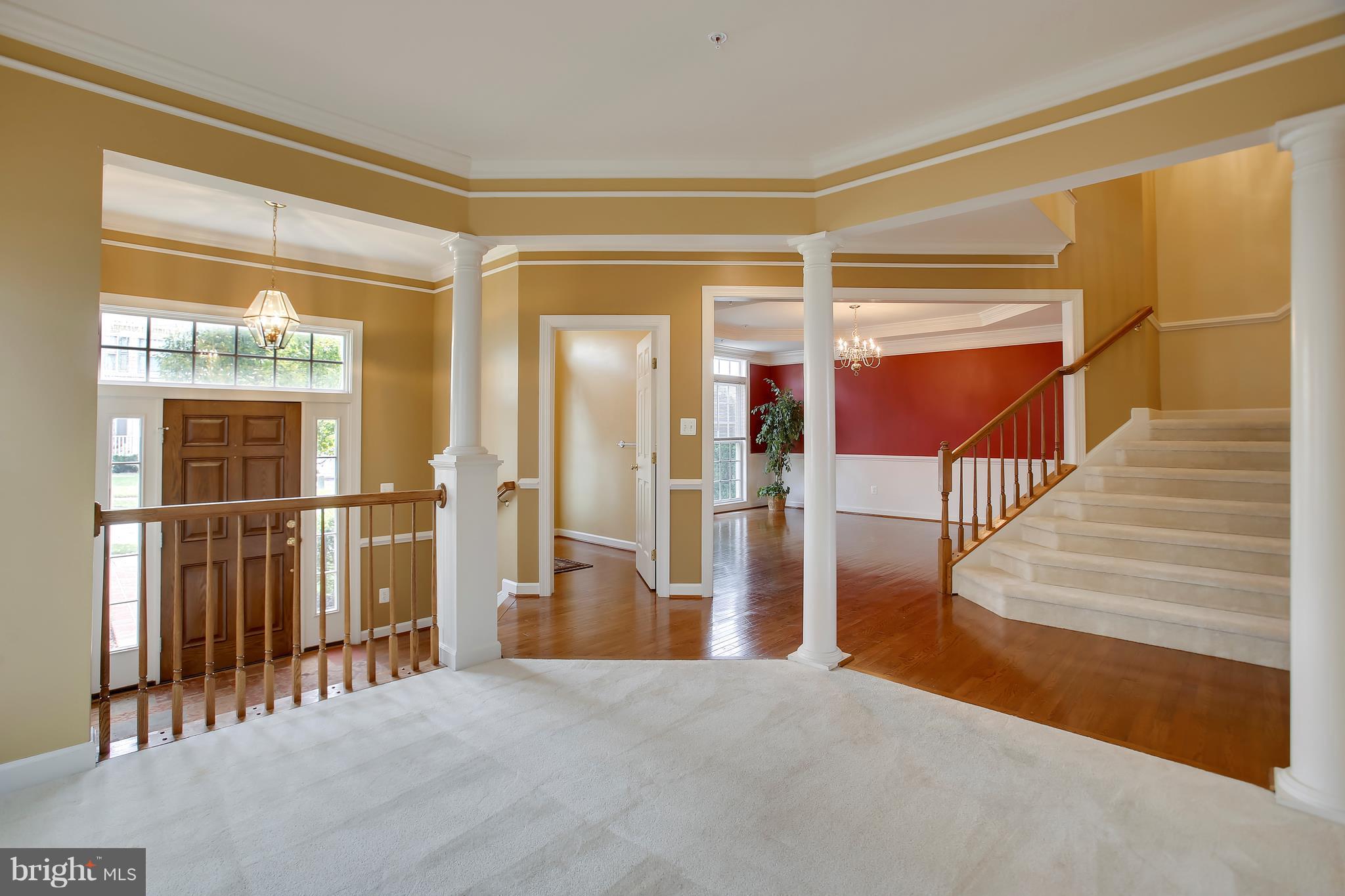 Open concept, perfect for entertaining friends!