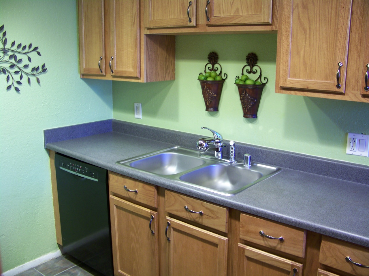 3402 North 32nd Street, Unit 102 Phoenix, AZ 85018 - Photo 3 of 24 KITCHEN