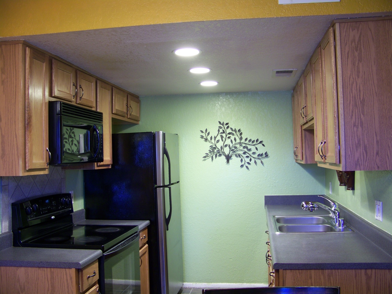 3402 North 32nd Street, Unit 102 Phoenix, AZ 85018 - Photo 4 of 24 KITCHEN