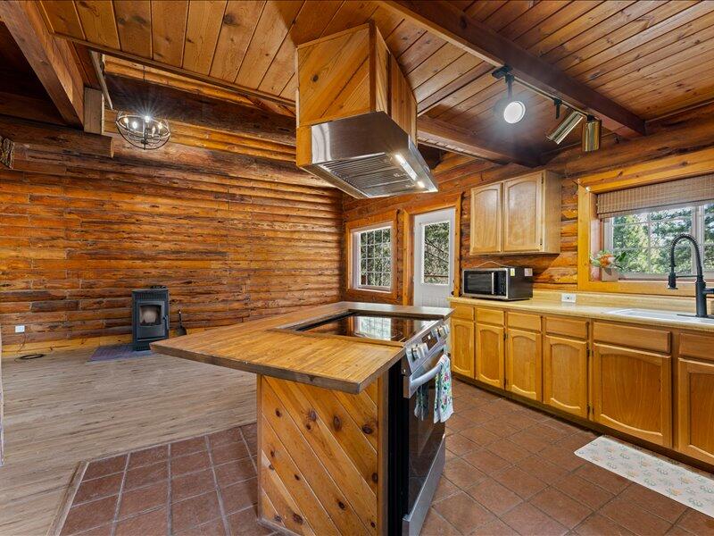 40060 Incline Drive Chiloquin, OR 97624 - Photo 9 of 26 a kitchen with stainless steel appliances granite countertop a sink and cabinets
