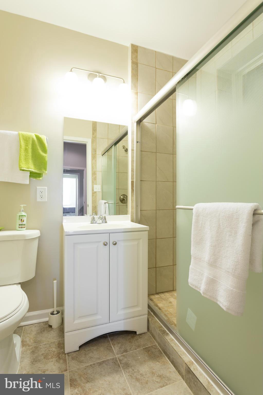 1625 S Street Northwest, Unit 1 Washington, DC 20009 - Photo 26 of 30 2nd Bedroom Bathroom