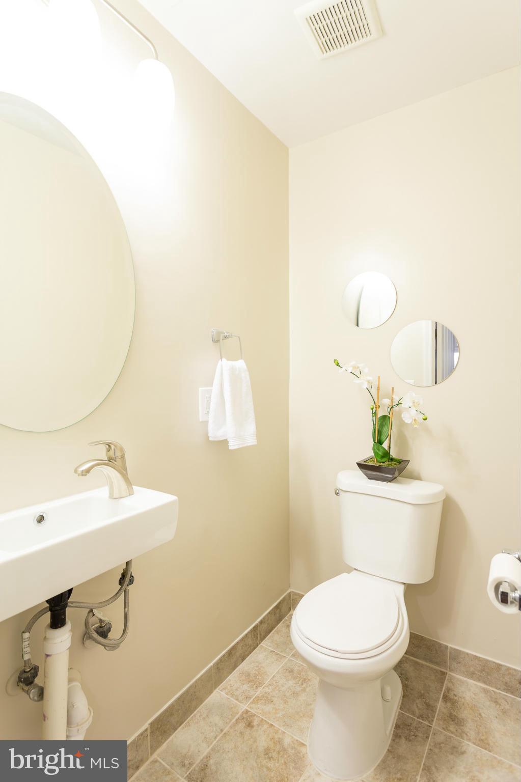 1625 S Street Northwest, Unit 1 Washington, DC 20009 - Photo 10 of 30 Main level powder room