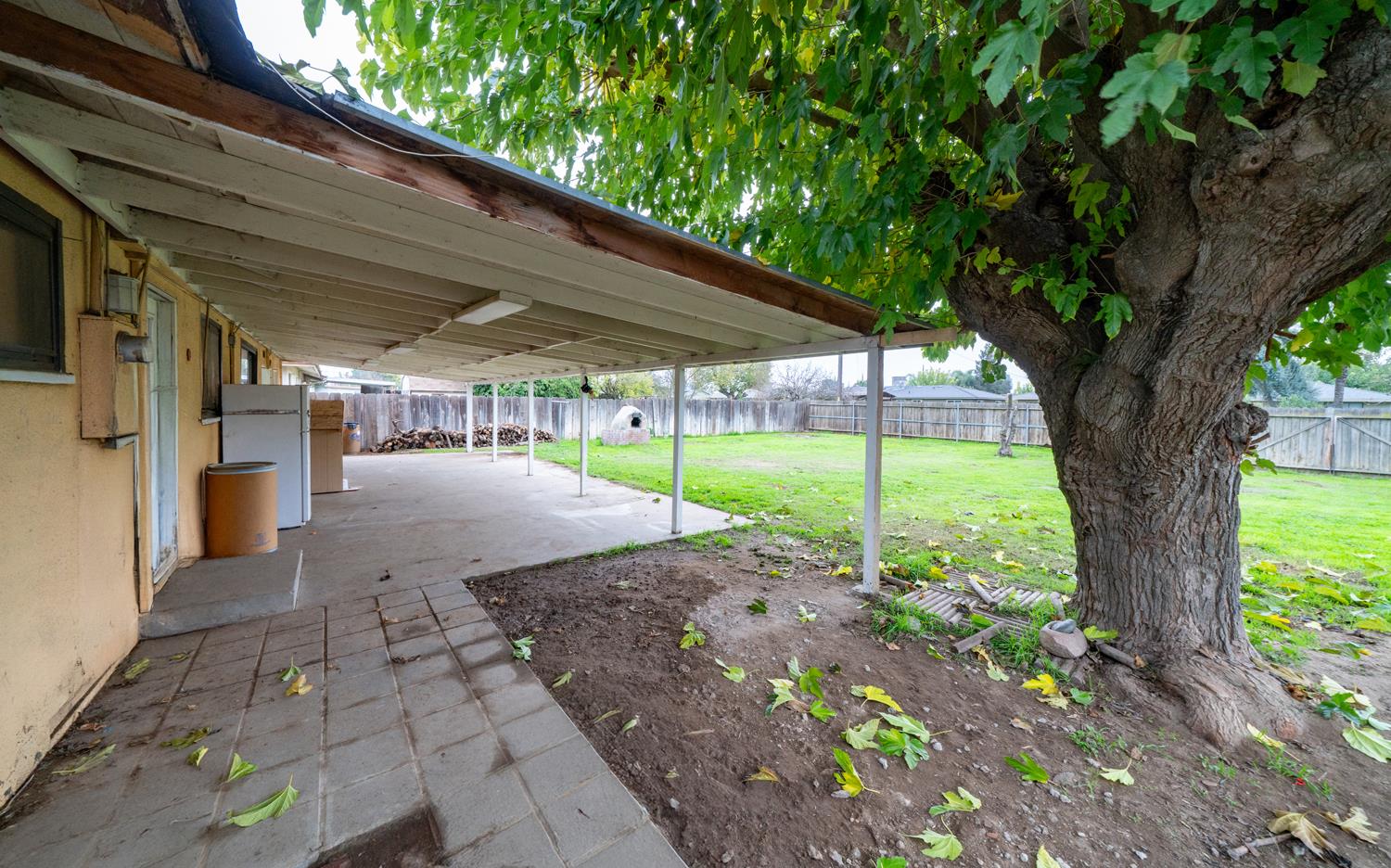 27152 Perkins Road Madera, CA 93637 - Photo 20 of 25 a view of a yard with porch
