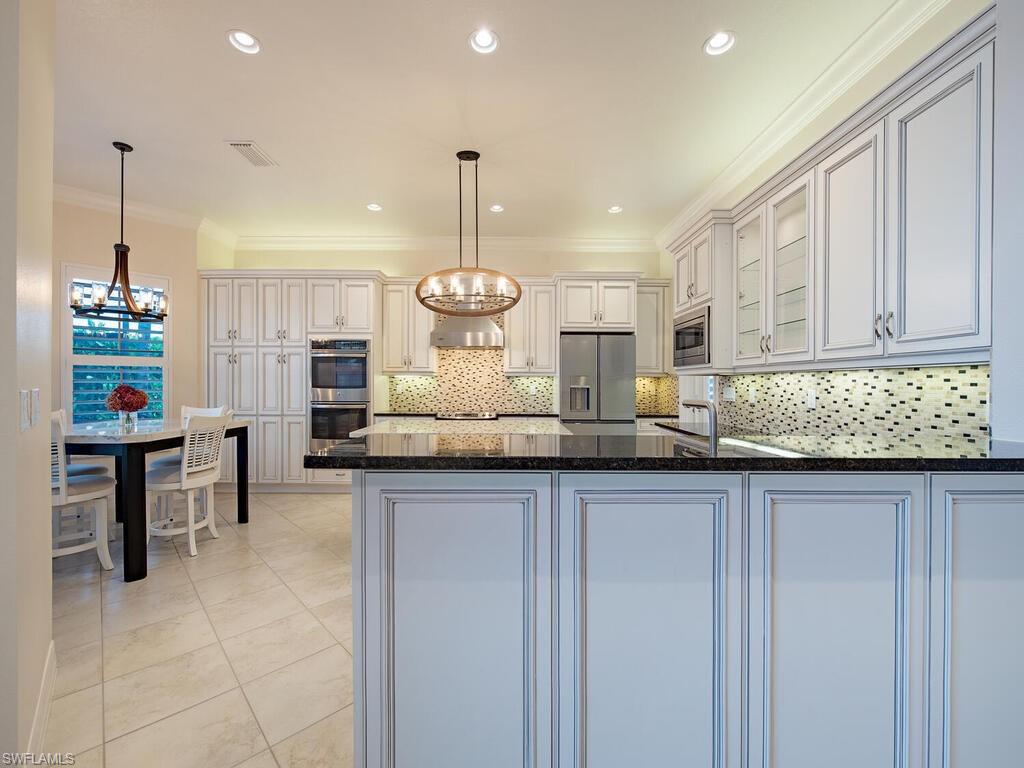 2975 Cinnamon Bay Circle Naples, FL 34119 - Photo 11 of 40