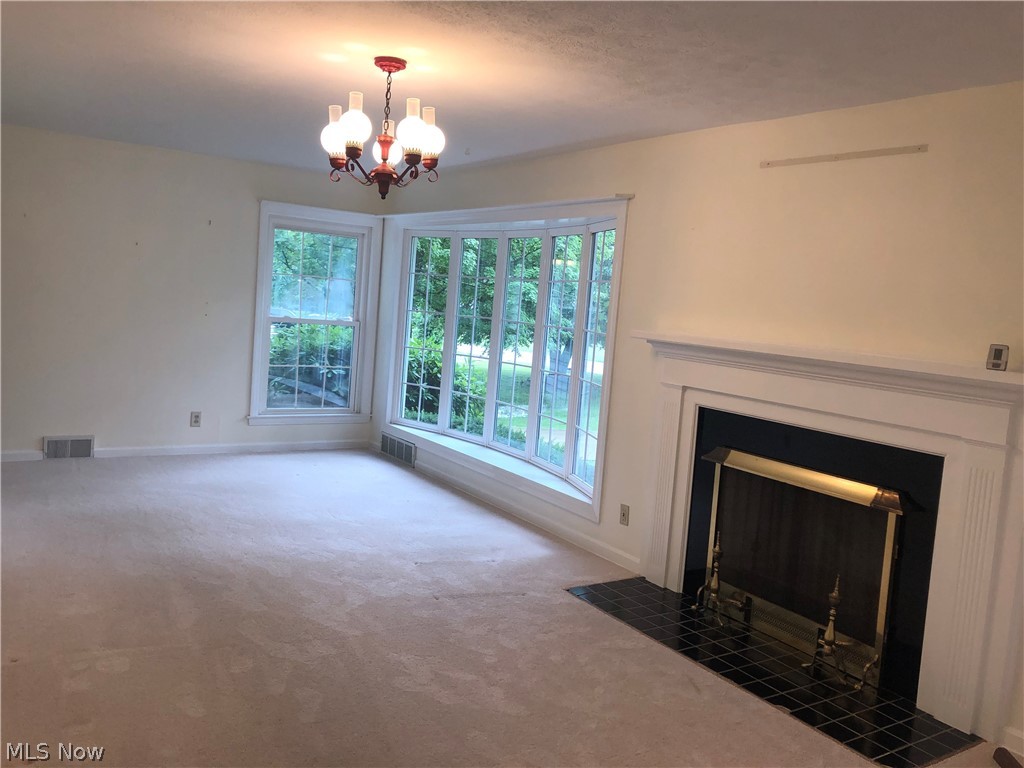 633 Schocalog Road Akron, OH 44320 - Photo 3 of 29