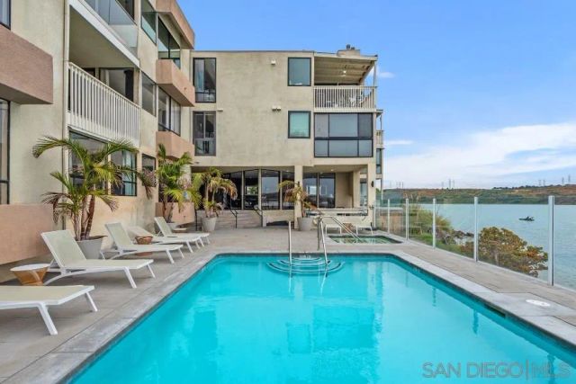 $945,000 | 4513 Cove Drive, Unit 5, Carlsbad, CA 92008