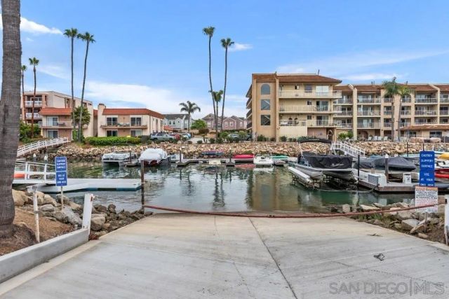 $945,000 | 4513 Cove Drive, Unit 5, Carlsbad, CA 92008