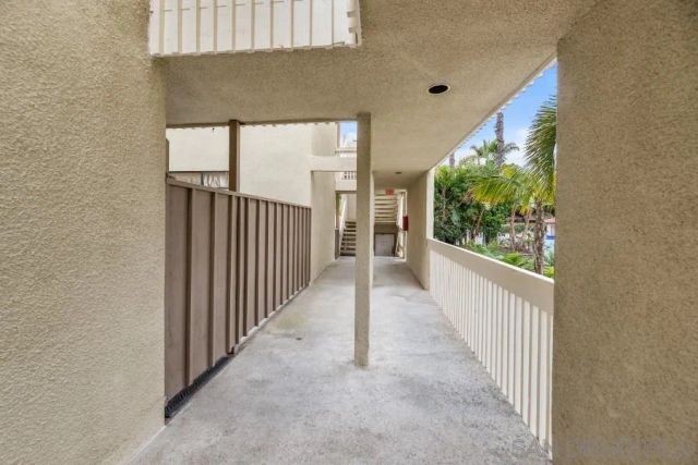 $945,000 | 4513 Cove Drive, Unit 5, Carlsbad, CA 92008