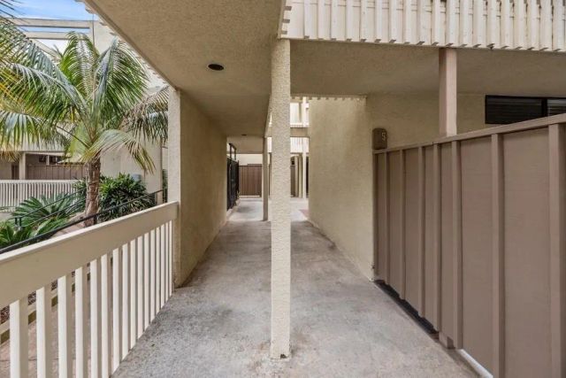 $945,000 | 4513 Cove Drive, Unit 5, Carlsbad, CA 92008