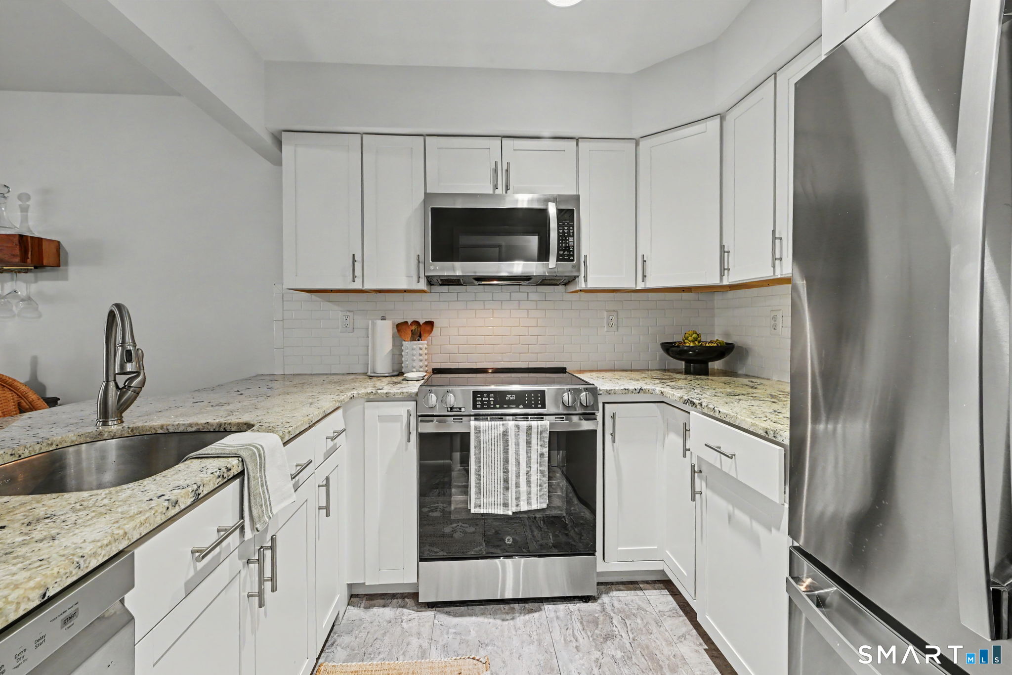 168 Belltown Road, Unit A8 Stamford, CT 06905 - Photo 7 of 35 Gallery Image 7