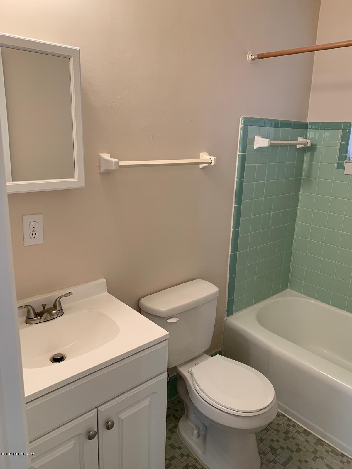 7503 Merrill Road Jacksonville, FL 32277 - Photo 9 of 23 Bathroom