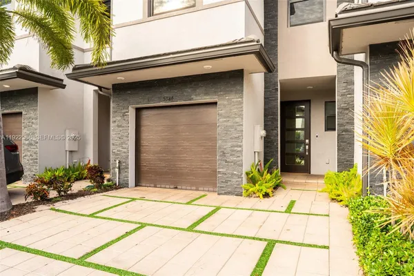 $599,999 | 15824 Northwest 91st Court, Miami Lakes, FL 33018