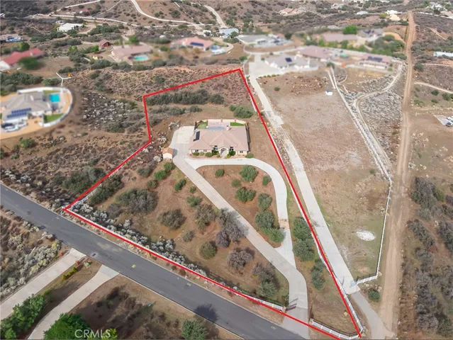 a view of empty room with window