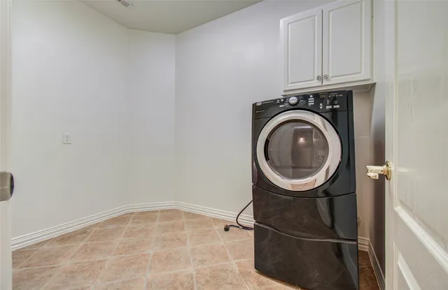 a close up view of a washer and dryer