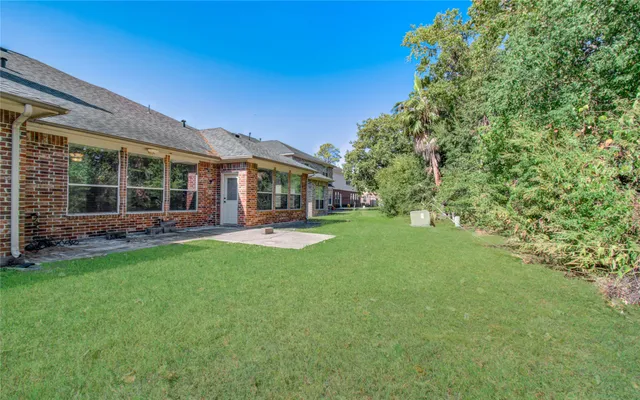 a view of outdoor space yard and porch