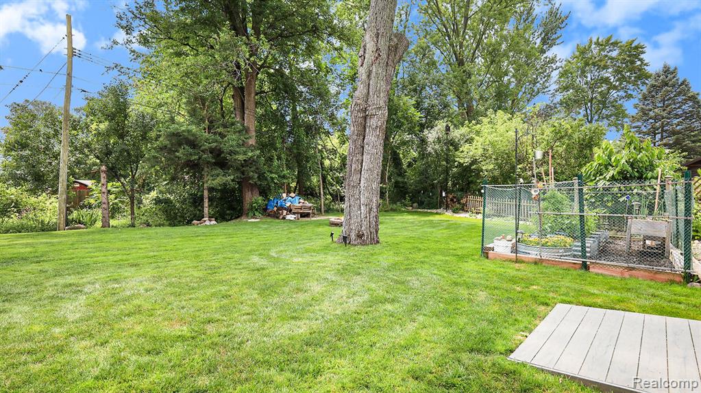 8635 North Eston Road Clarkston, MI 48348 - Photo 31 of 46