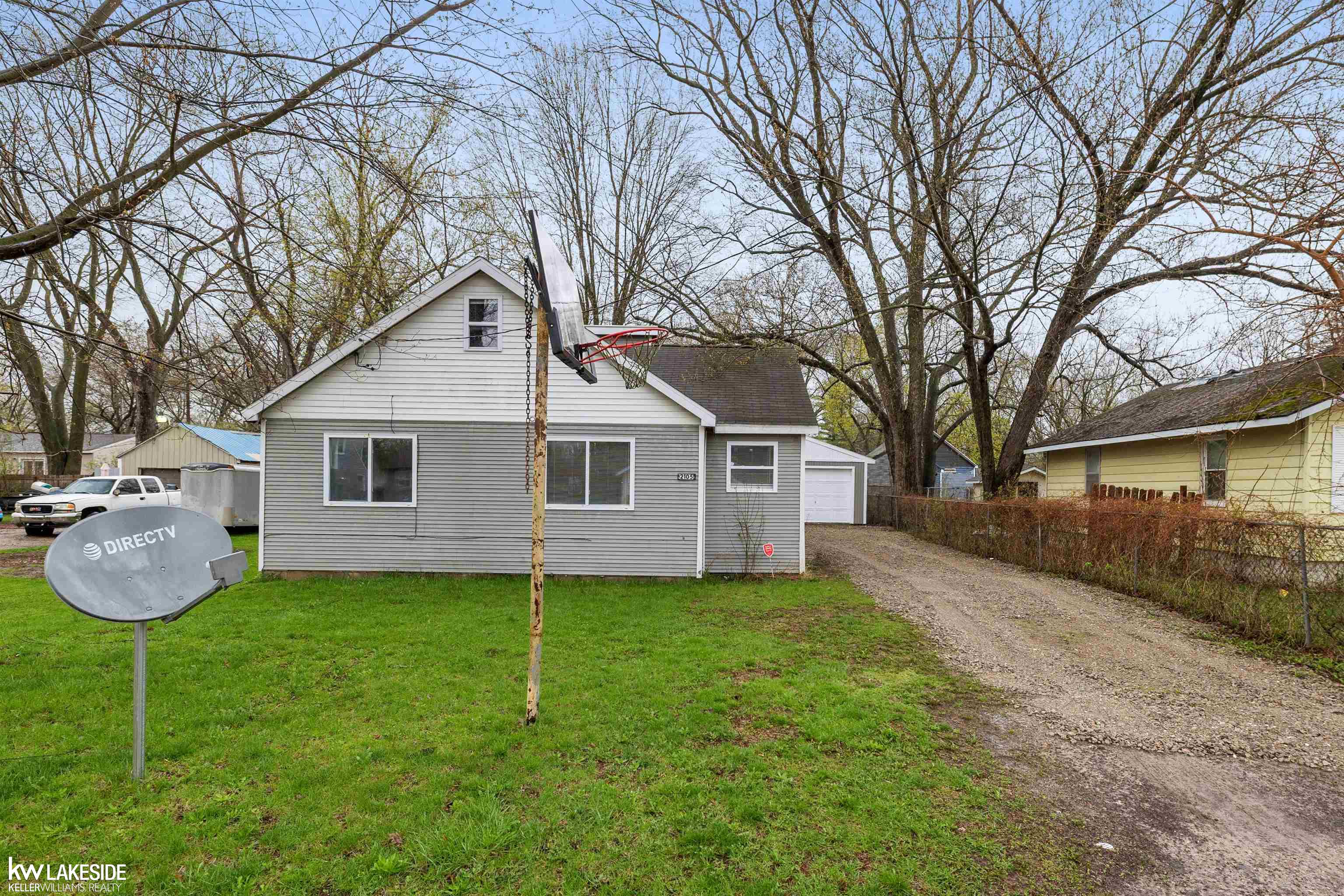 2105 Lambden Road Flint, MI 48532 - Photo 2 of 22