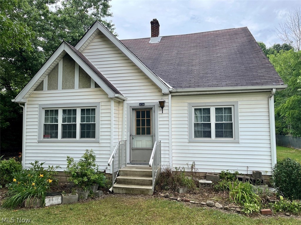 9003 Fosdick Road Cleveland, OH 44125 - Photo 1 of 16 View of rear view of house