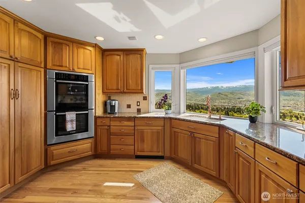 $969,000 | 591 Daniels Drive Northeast, East Wenatchee, WA 98802