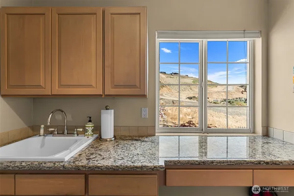 $969,000 | 591 Daniels Drive Northeast, East Wenatchee, WA 98802