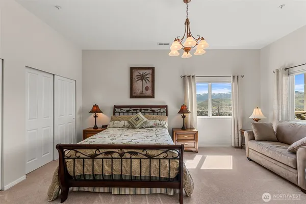 $969,000 | 591 Daniels Drive Northeast, East Wenatchee, WA 98802