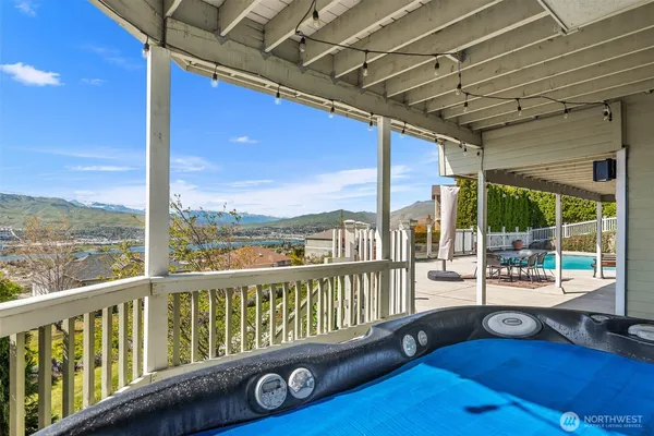 $969,000 | 591 Daniels Drive Northeast, East Wenatchee, WA 98802
