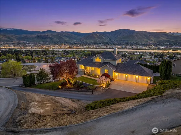 $969,000 | 591 Daniels Drive Northeast, East Wenatchee, WA 98802